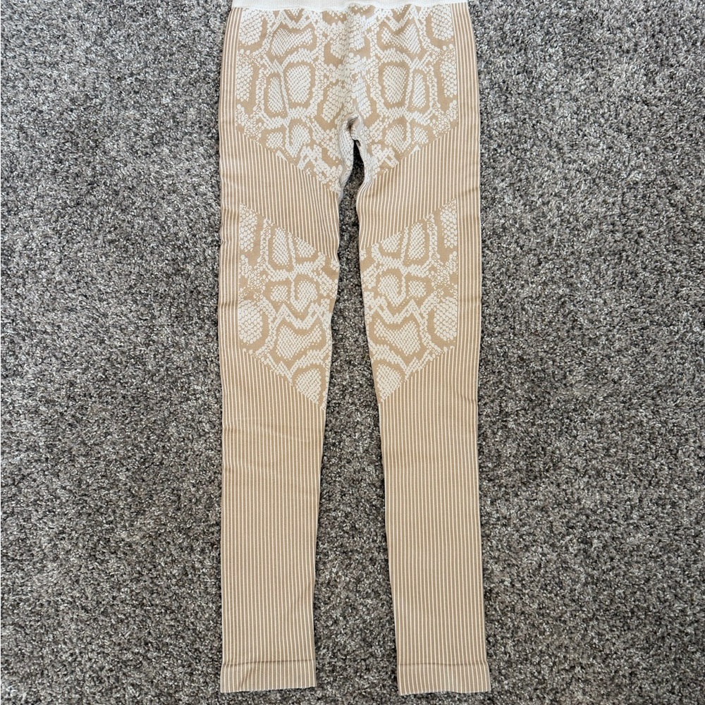 Beige and White Patterned Workout Leggings
